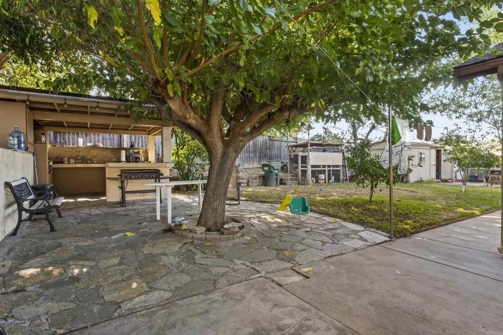 Photo of 1427 Kingston Drive, Escondido, CA 92027 (MLS # NDP2510375)