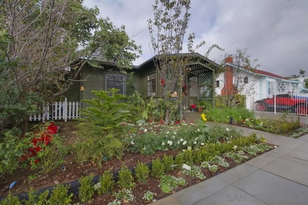 Photo of 3970 Harney Street, San Diego, CA 92110 (MLS # 250045748)