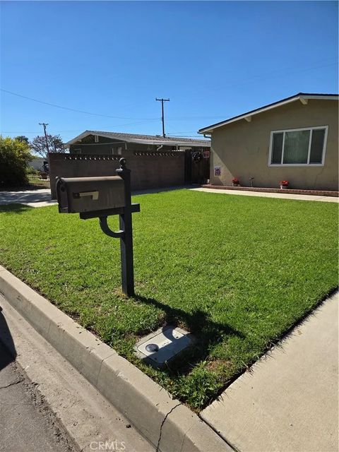 Photo of 4637 N Elspeth Way, Covina, CA 91722 (MLS # SW25247560) Photo of 4637 N Elspeth Way, Covina, CA 91722 (MLS # SW25247560)