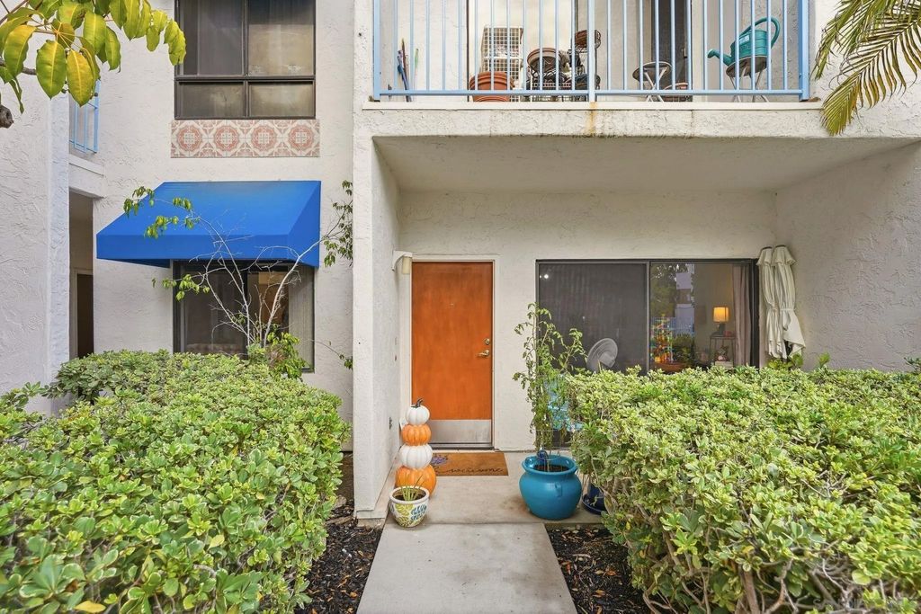 Photo of 8310 Regents Rd #1E, San Diego, CA 92122 (MLS # 250044692)