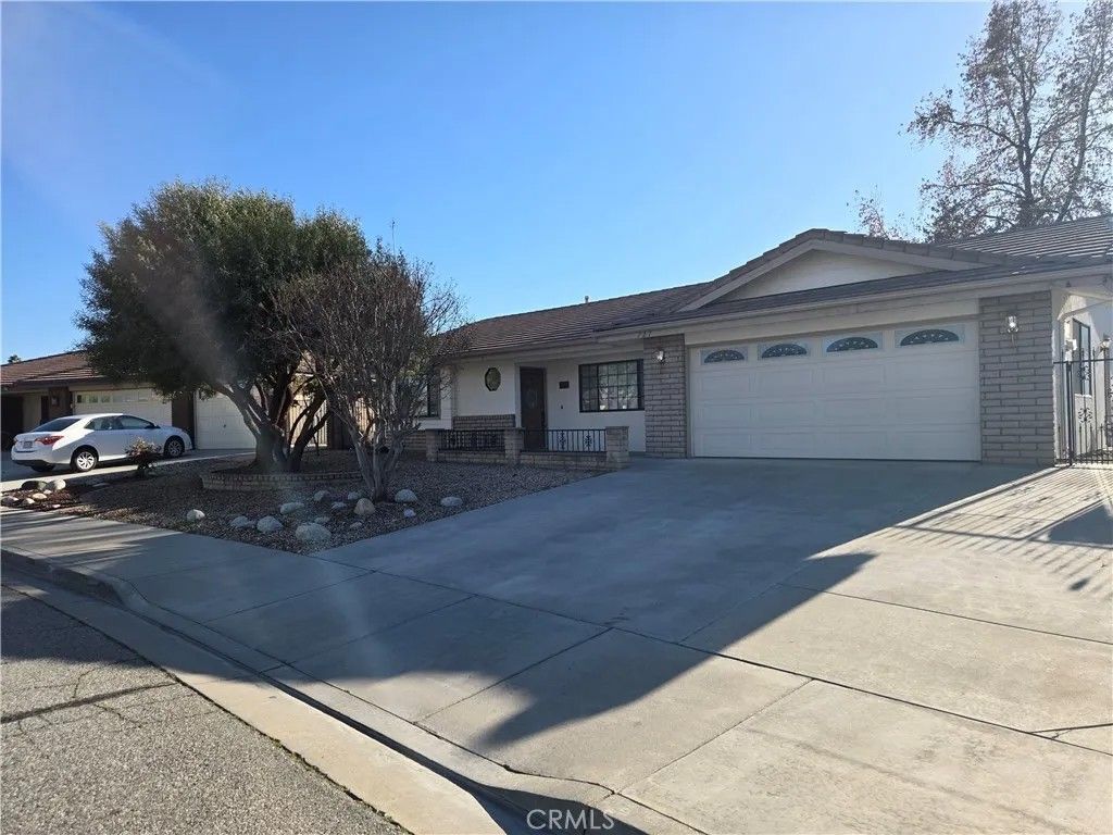 Photo of 727 Chardonnay Place, Hemet, CA 92544 (MLS # CV26050138)