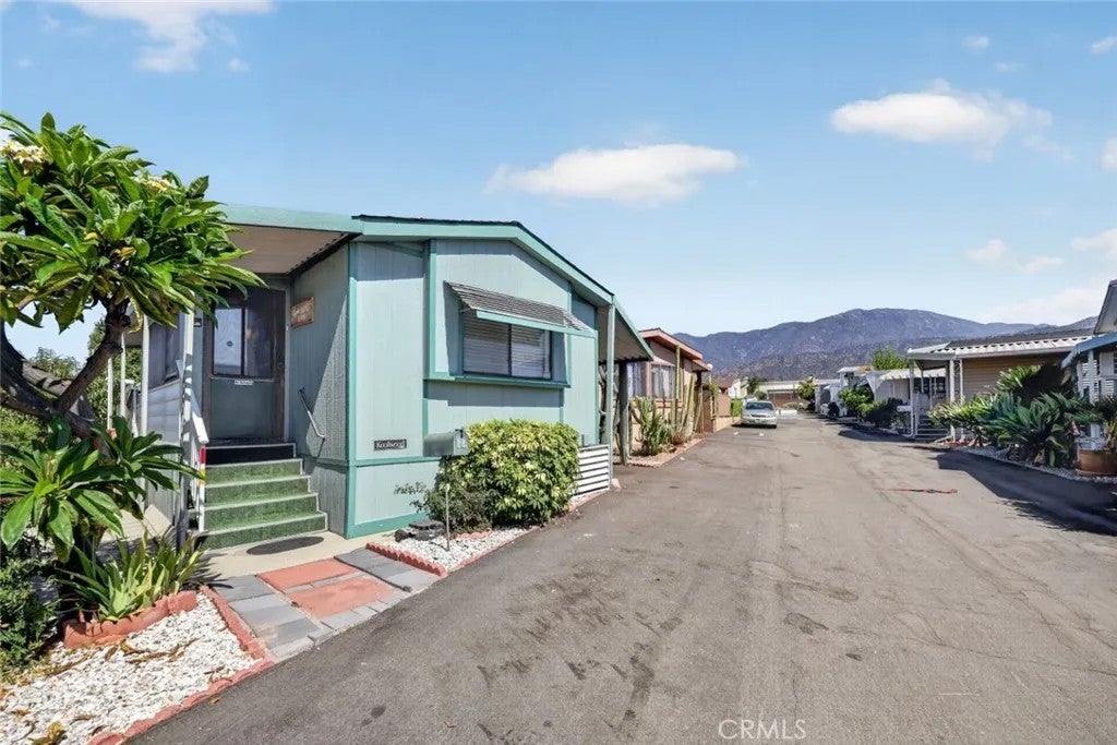 1020 S Mountain