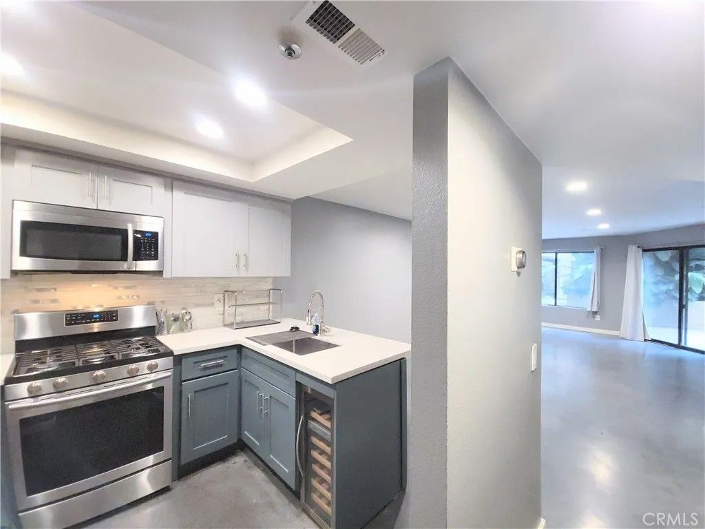 Photo of 550 Orange Ave #116, Long Beach, CA 90802 (MLS # PW26093450)