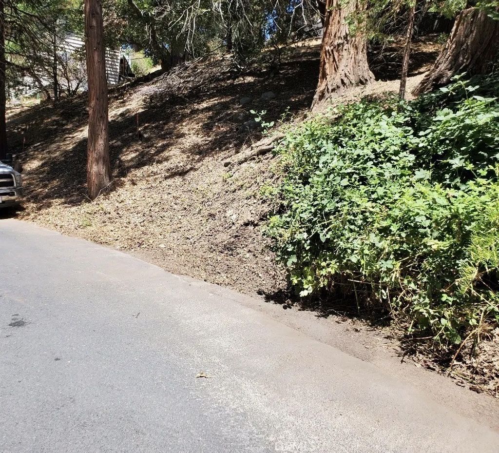 Photo of 0 Basel Dr, Crestline, CA 92325 (MLS # MB26020384)