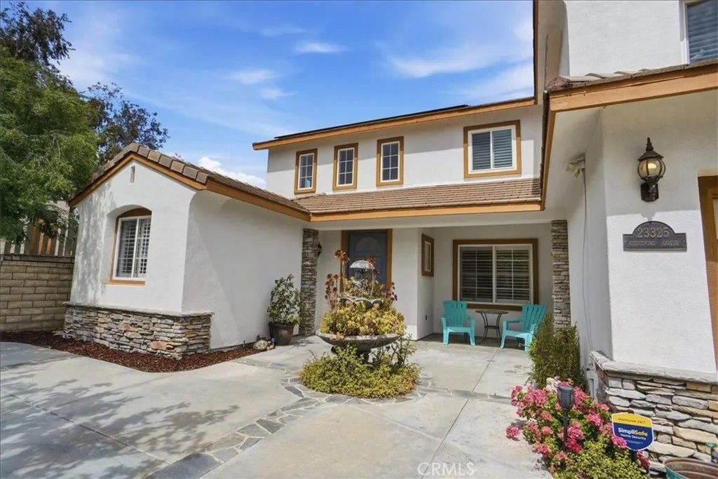 Photo of 23325 Cuestport Drive, Valencia, CA 91354 (MLS # SR26068559)