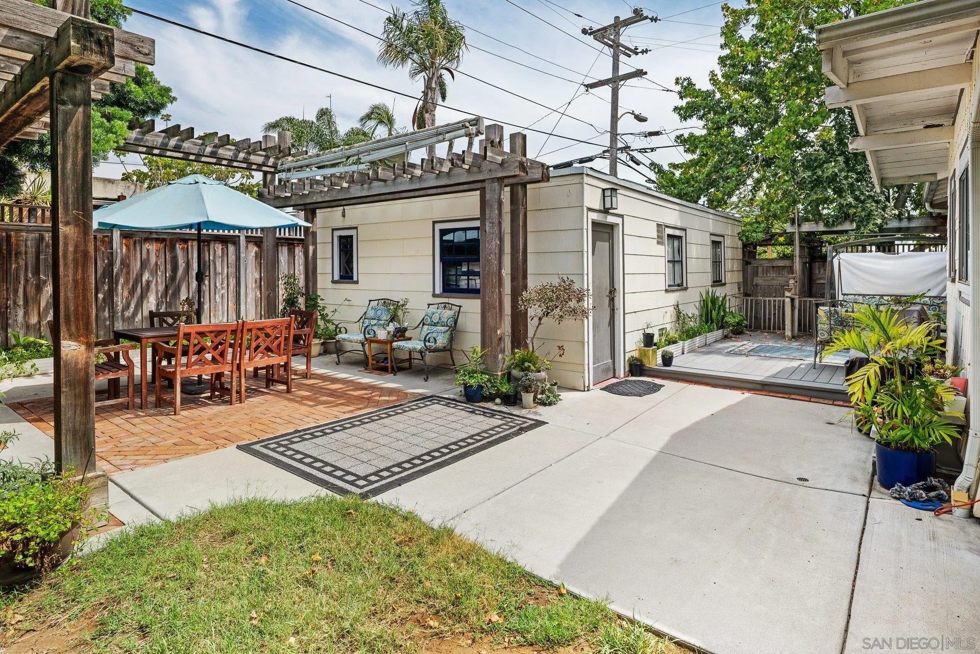 2401 Capitan Ave