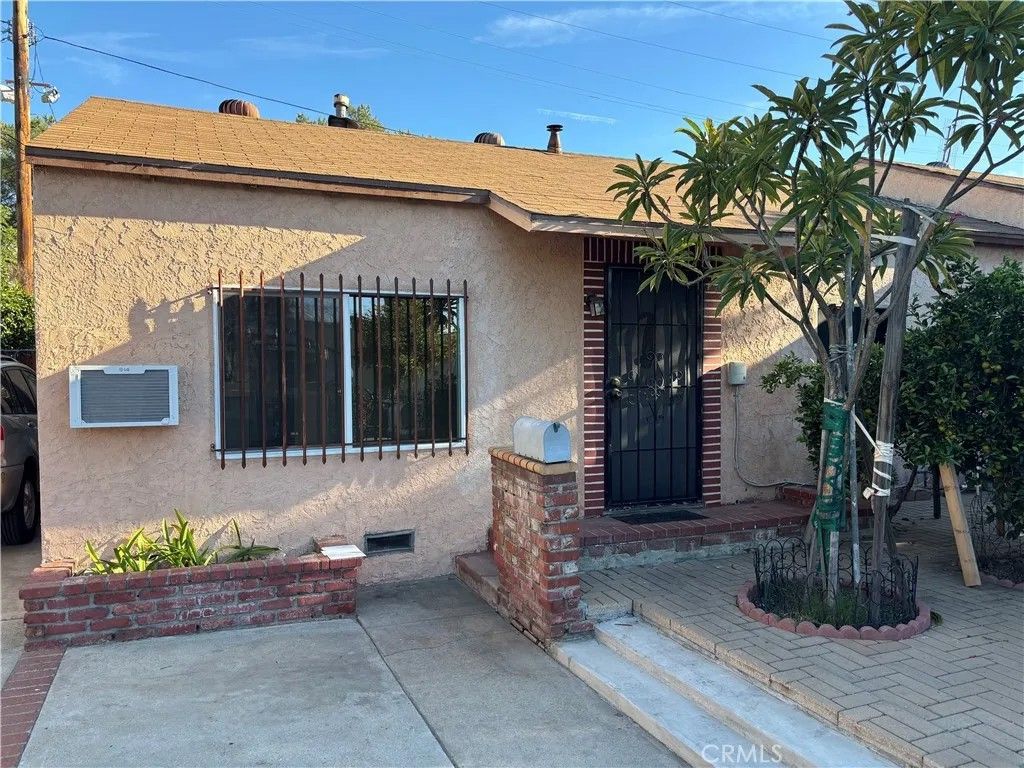 Photo of 7880 N Claybeck Avenue, Sun Valley, CA 91352 (MLS # SR25279184)