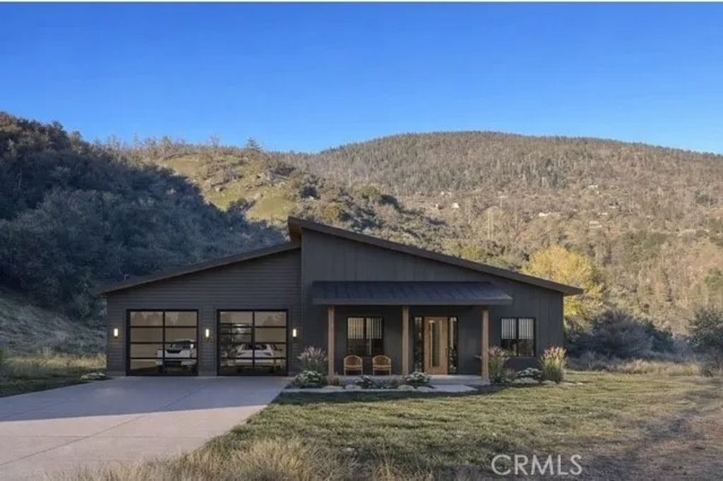 Photo of 27251 Deertrail Dr, Tehachapi, CA 93561 (MLS # LG26028504)