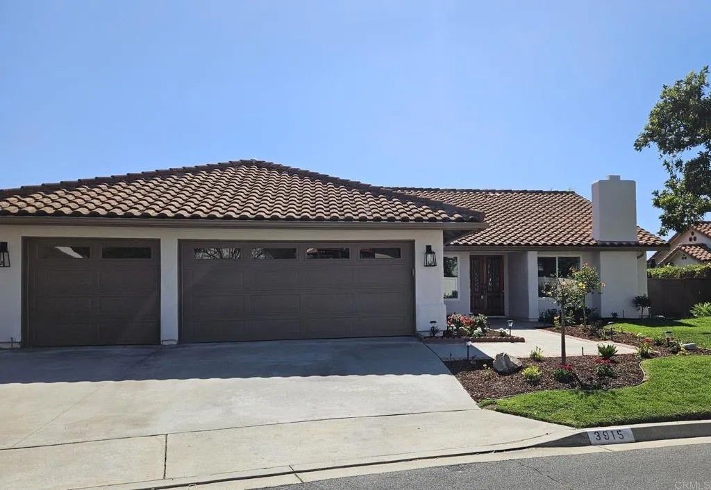 Photo of 3915 Plateau Place, Escondido, CA 92025 (MLS # NDP2602251)