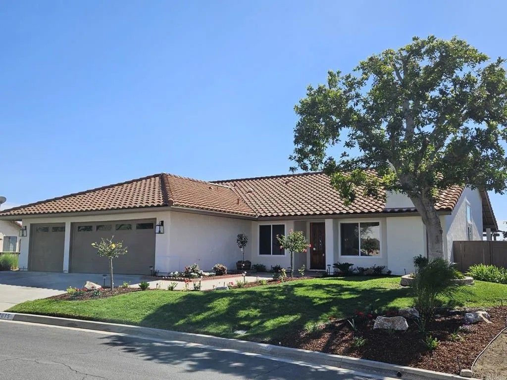Photo of 3915 Plateau Place, Escondido, CA 92025 (MLS # NDP2602251)