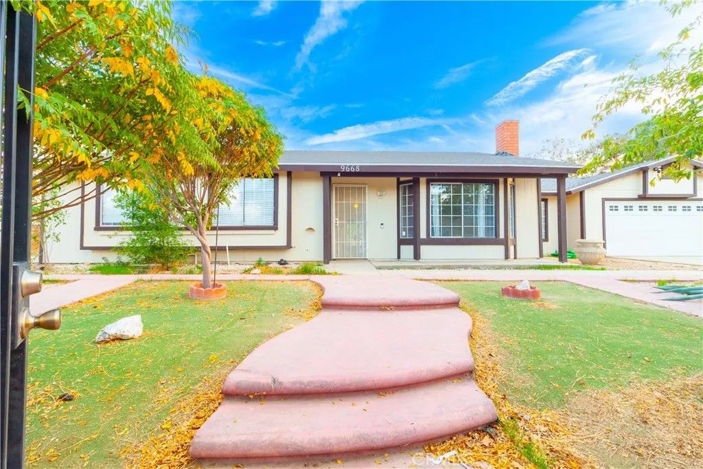 Photo of 9668 E Avenue R14, Littlerock, CA 93543 (MLS # SR25258902)