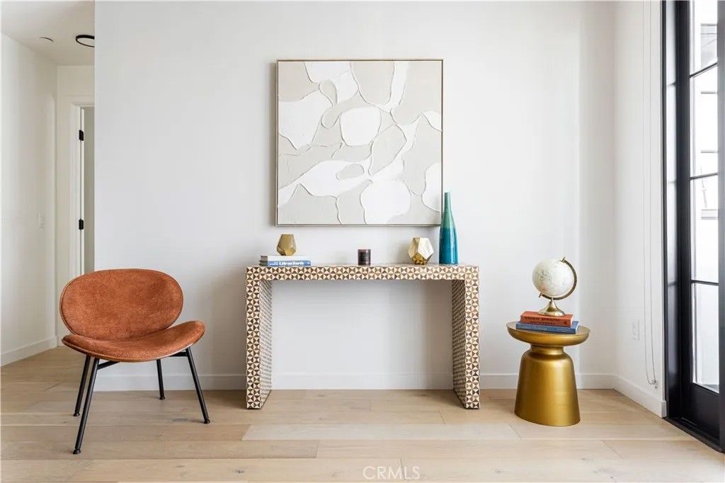 Photo of 1333 S Orange Grove Avenue #211, Los Angeles, CA 90019 (MLS # PF25281326)