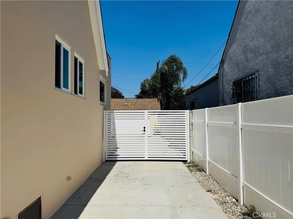 2053 W 75th Street