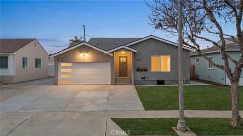 Photo of 4745 Pixie Avenue, Lakewood, CA 90712 (MLS # DW26022807)