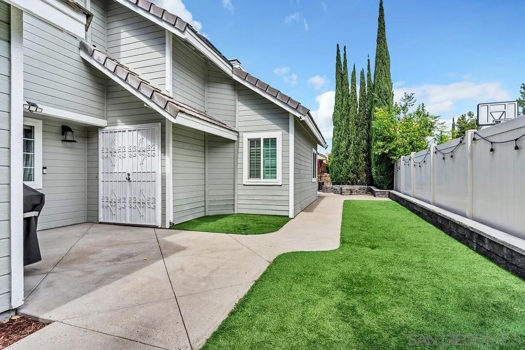 Photo of 10572 Rancho Carmel Dr, San Diego, CA 92128 (MLS # 2601230)