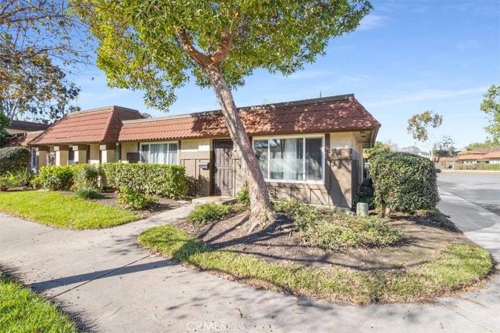 Photo of 1425 N Parkhaven, Anaheim, CA 92801 (MLS # CV26044505)