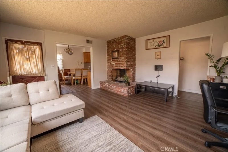 9418 E Duarte