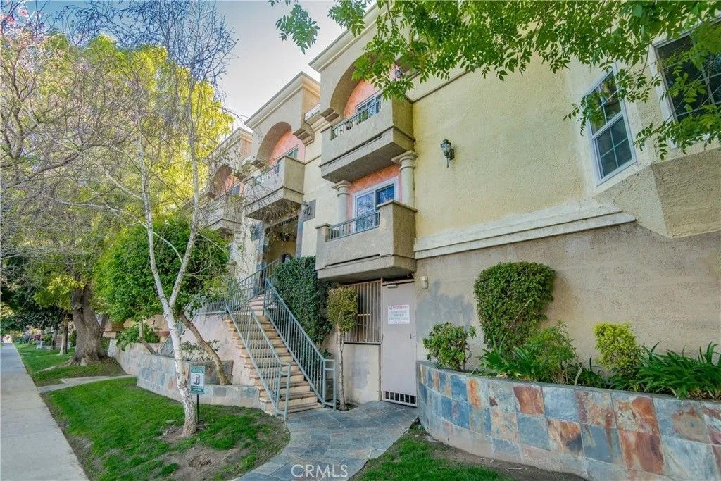 Photo of 7045 Woodley Avenue #218, Van Nuys, CA 91406 (MLS # SR26089682)