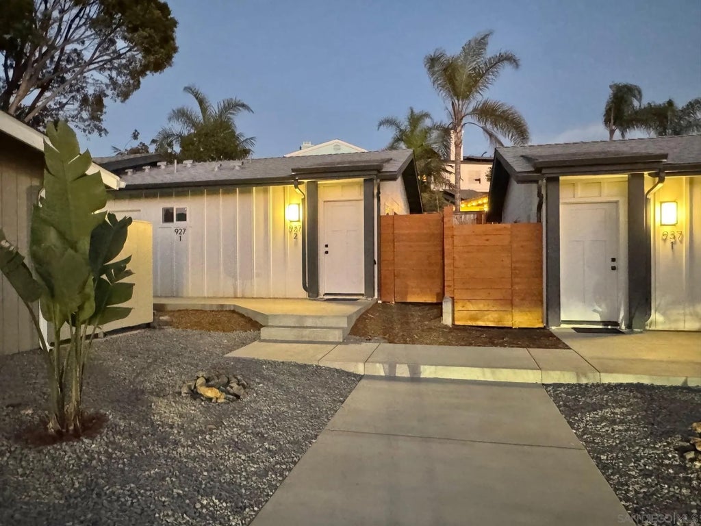 Photo of 921-927 Regal Rd, Encinitas, CA 92024 (MLS # 260022943)