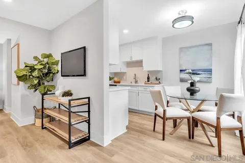 8644 Via Mallorca Unit F, La Jolla, CA 92037 - #: 250043207