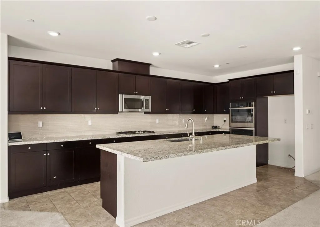 5562 Royal Oaks
