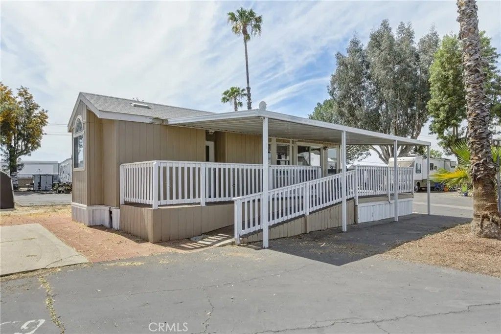 Photo of 2750 W Acacia Ave, Hemet, CA 92545 (MLS # IG26082655)