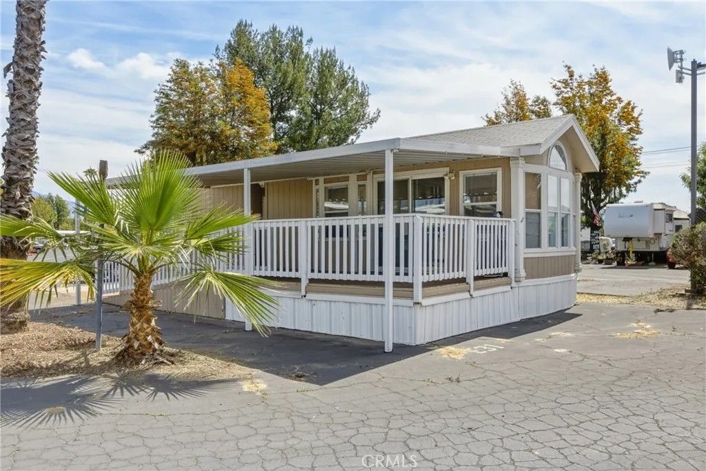 Photo of 2750 W Acacia Ave, Hemet, CA 92545 (MLS # IG26082655)