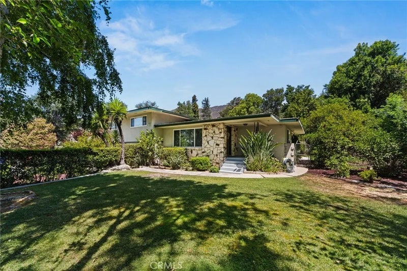 2449 Euclid Cres East