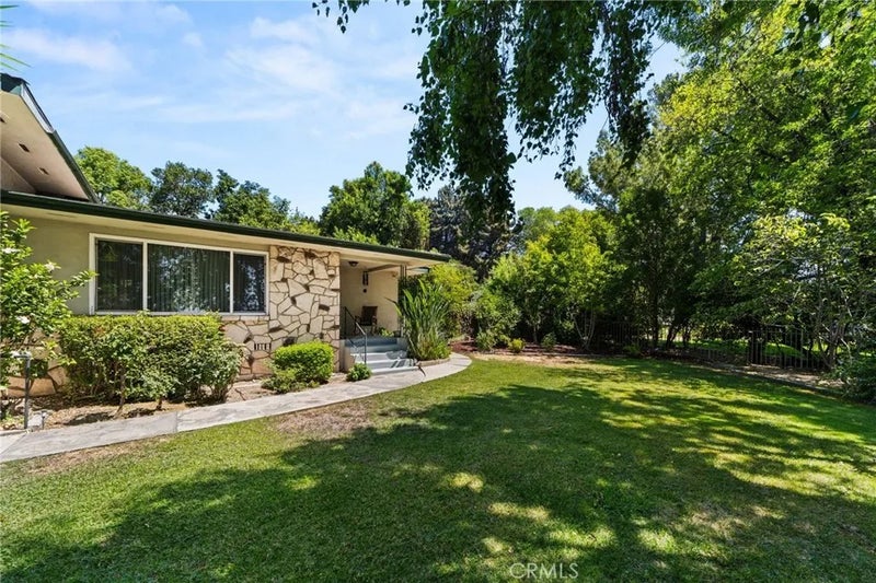 2449 Euclid Cres East