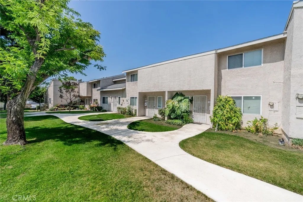 1455 N Elderberry