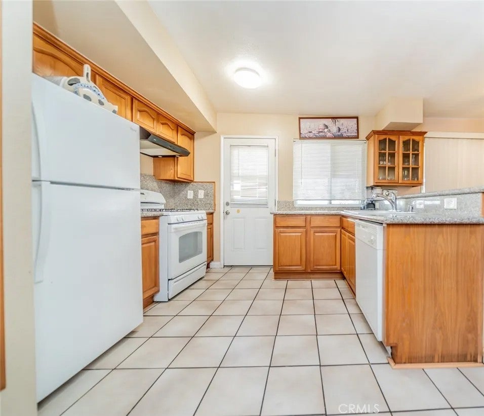 1455 N Elderberry