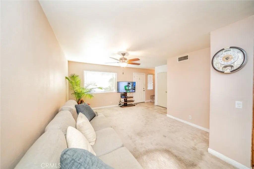 1455 N Elderberry