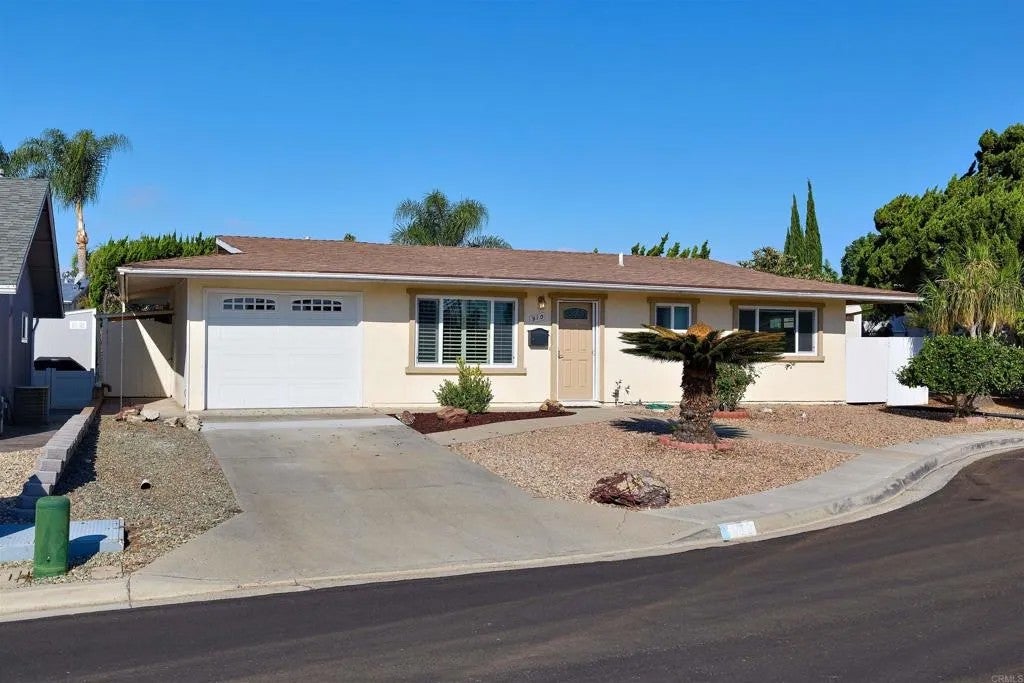 910 La Fiesta Lane