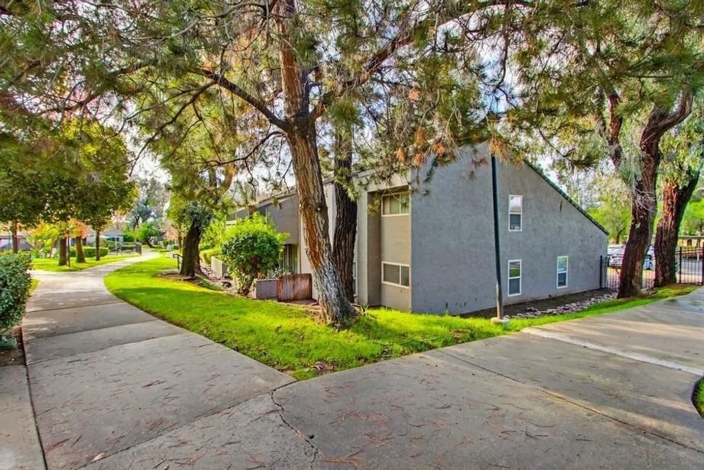 Photo of 1350 N Escondido Blvd #67, Escondido, CA 92026 (MLS # 2600459)