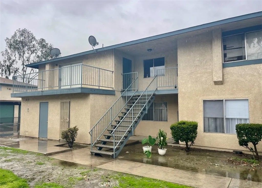 Photo of 1118 Post Street #B, Redlands, CA 92374 (MLS # CV25274252)