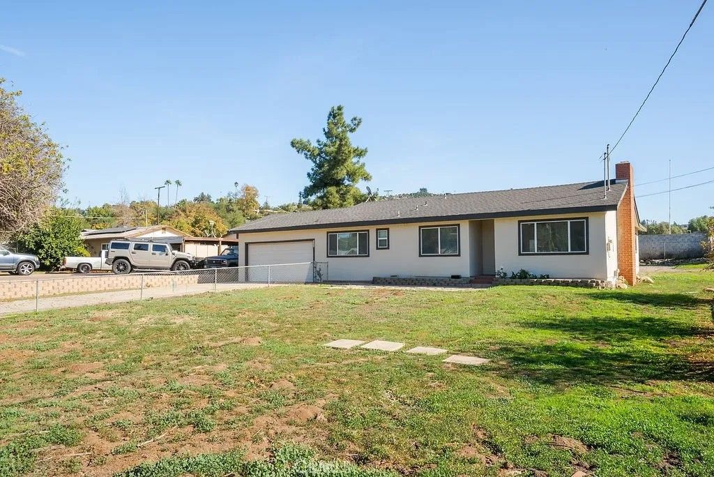 Photo of 1548 S Citrus Avenue, Escondido, CA 92027 (MLS # CV26002590)