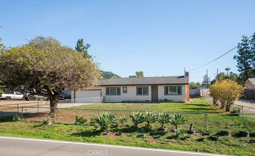 Photo of 1548 S Citrus Avenue, Escondido, CA 92027 (MLS # CV26002590)