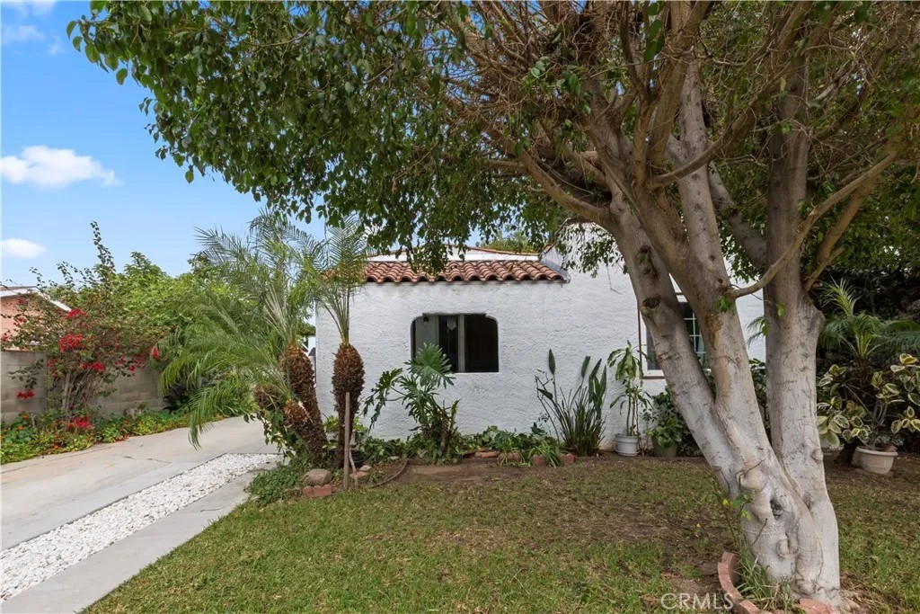 1328 S Record Ave