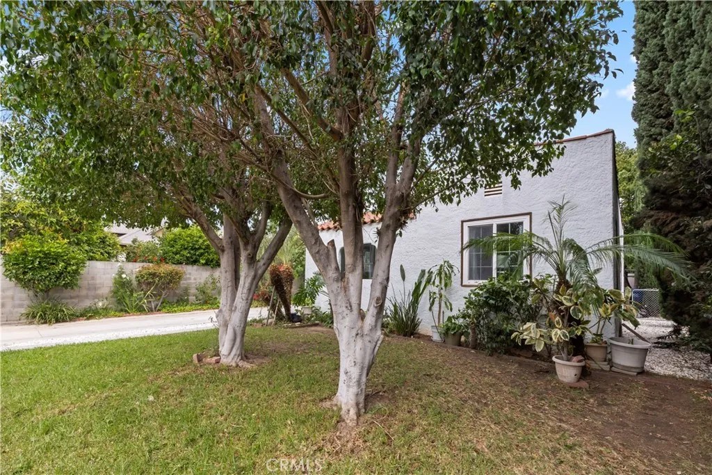 1328 S Record Ave