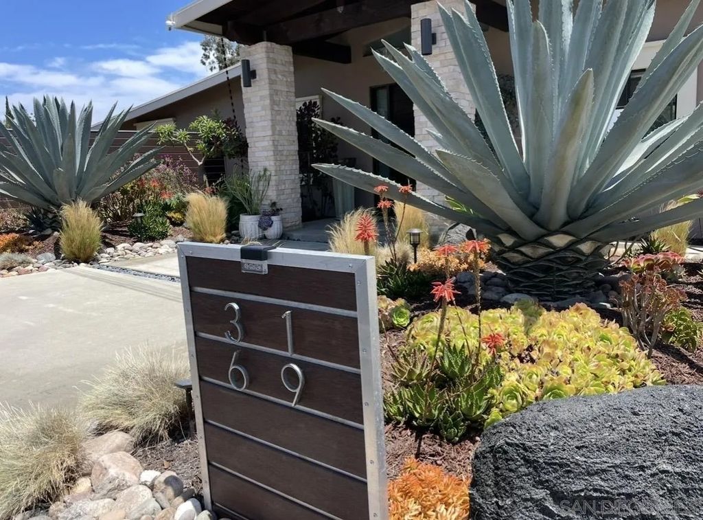 Photo of 3169 Bremerton Pl, La Jolla, CA 92037 (MLS # 260012741)