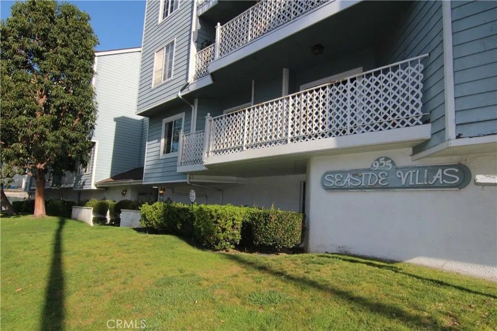 Photo of 955 E 3rd St #204, Long Beach, CA 90802 (MLS # PW26051500)