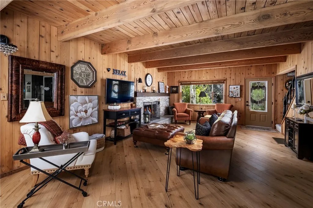 316 Corona (AKA 216 Crest Cir) Circle