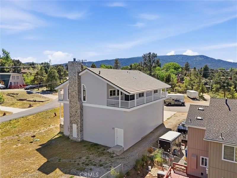 8905 Deer Trail