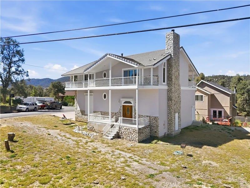 8905 Deer Trail