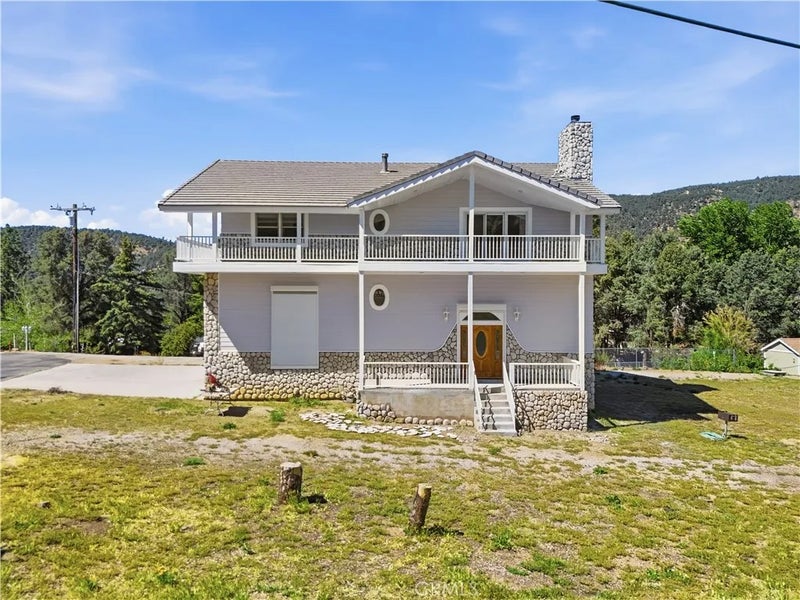 8905 Deer Trail