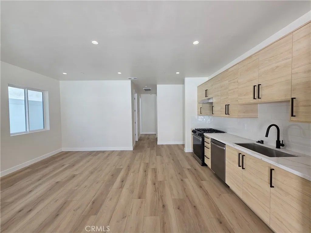 Photo of 17101 Kingsbury St, Granada Hills, CA 91344 (MLS # SR26079597)