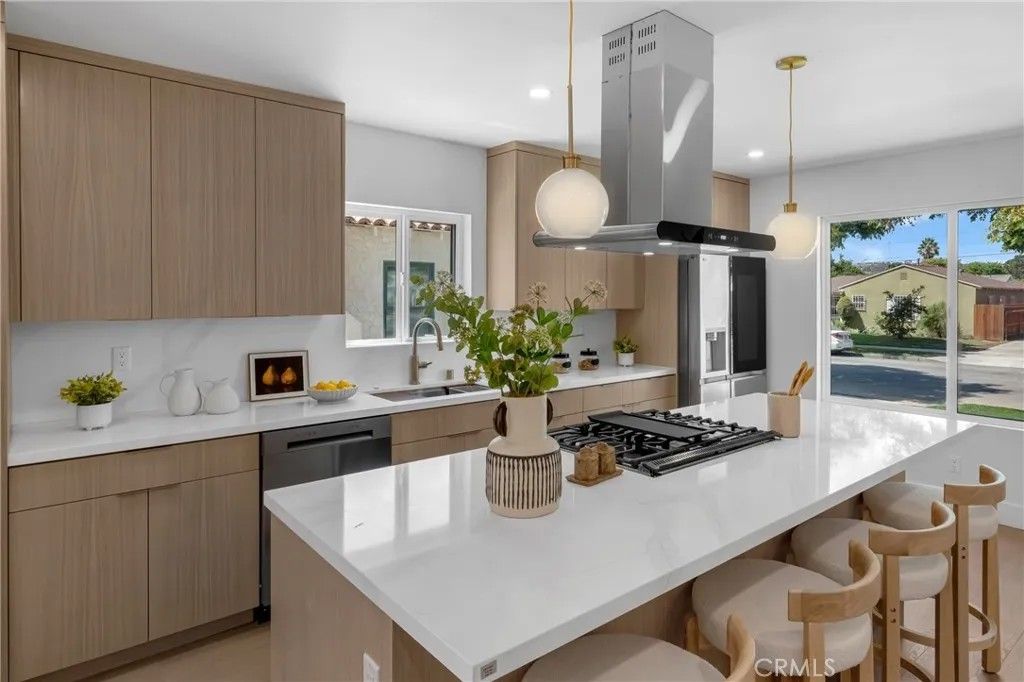 Photo of 3682 Buckingham Rd, Los Angeles, CA 90016 (MLS # DW26002755)