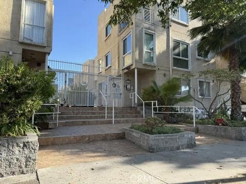 Photo of 116 W Maple Unit 16 ST, Porter Ranch, CA 91204 (MLS # SR26173424)