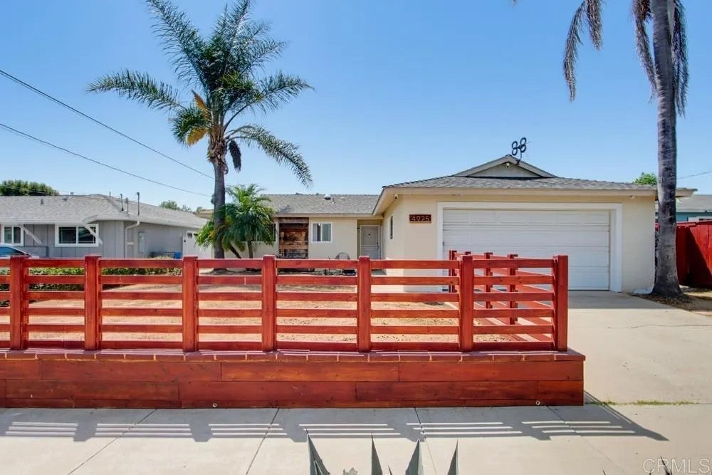 4925 Siesta Drive