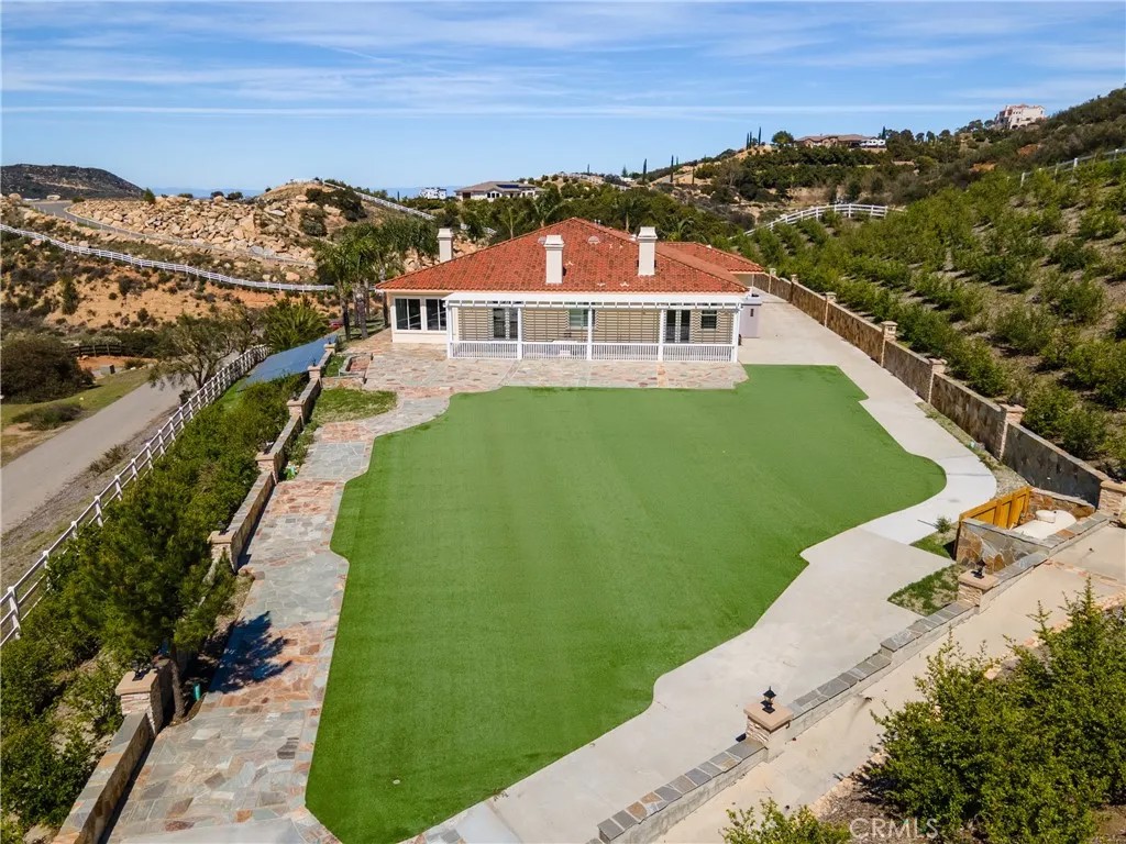 20245 Paseo Montana